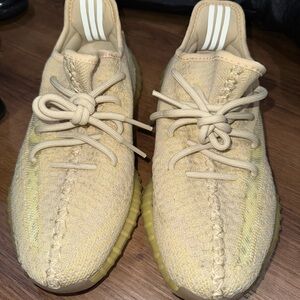 Adidas - Yeezys Sneakers